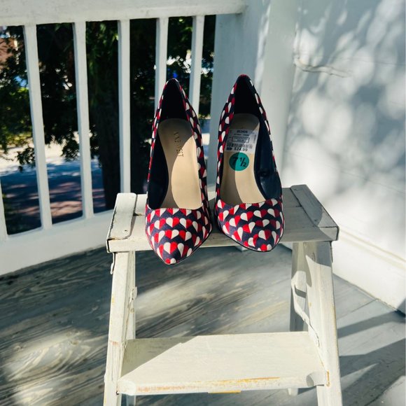 Nine West Blue Heels with Hearts - Picture 4 of 4